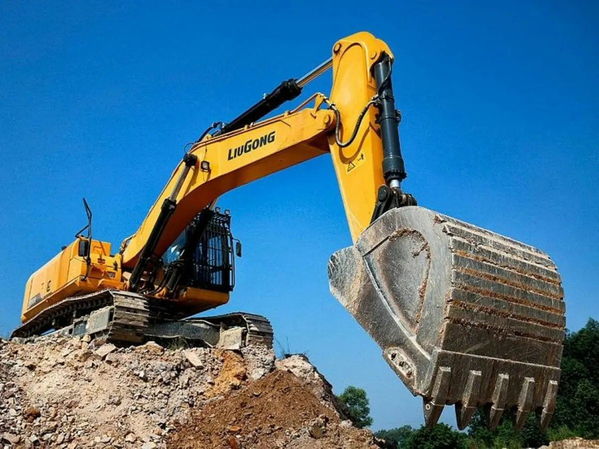 Excavator (20 ton) available to rent in Utah