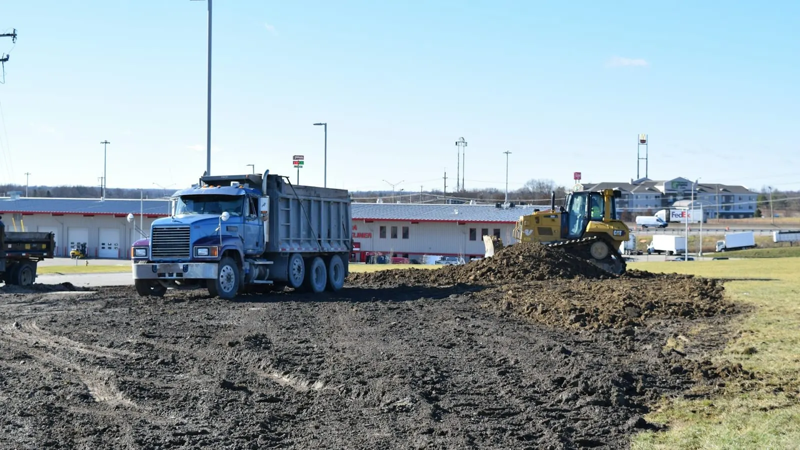 Trailers & Trucks equipment at work